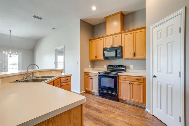 $2,800 | 3025 Shoreline Drive, Burleson, TX 76028