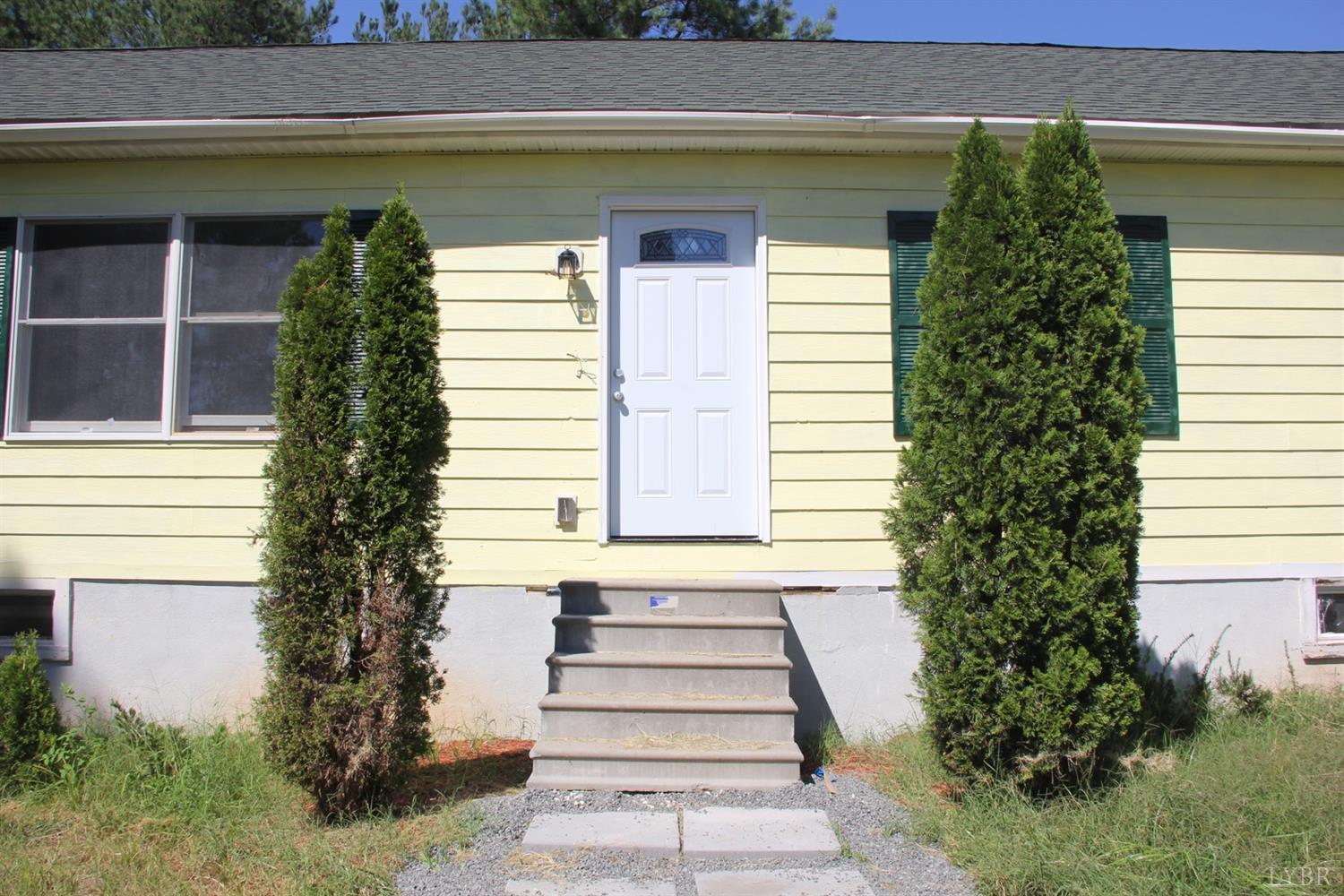 792 Fletchers Level Road Amherst, VA 24521 - Photo 4 of 40 a front view of a house