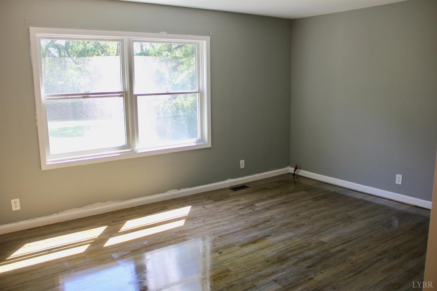 792 Fletchers Level Road Amherst, VA 24521 - Photo 7 of 40 a room with a window