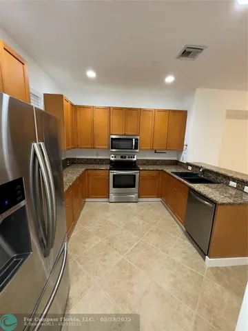 $589,000 | 1033 Northeast 17th Way, Unit 605, Fort Lauderdale, FL 33304