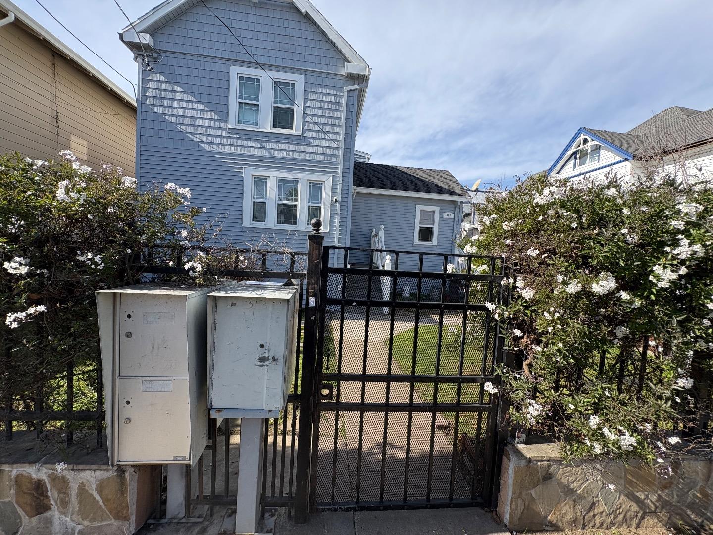 313 Raymond Street Santa Cruz, CA 95060 - Photo 2 of 25