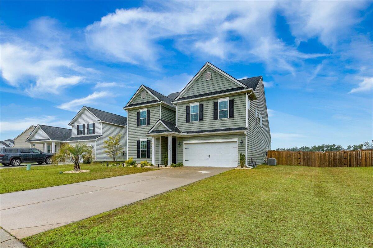 405 Spanish Wells Road Summerville, SC 29486 - Photo 4 of 70 Large Front Yard