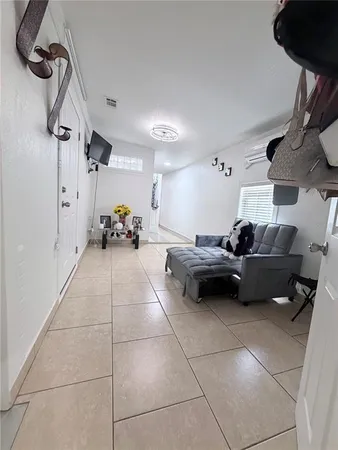 $490,000 | 1508 West Knollwood Street, Tampa, FL 33604