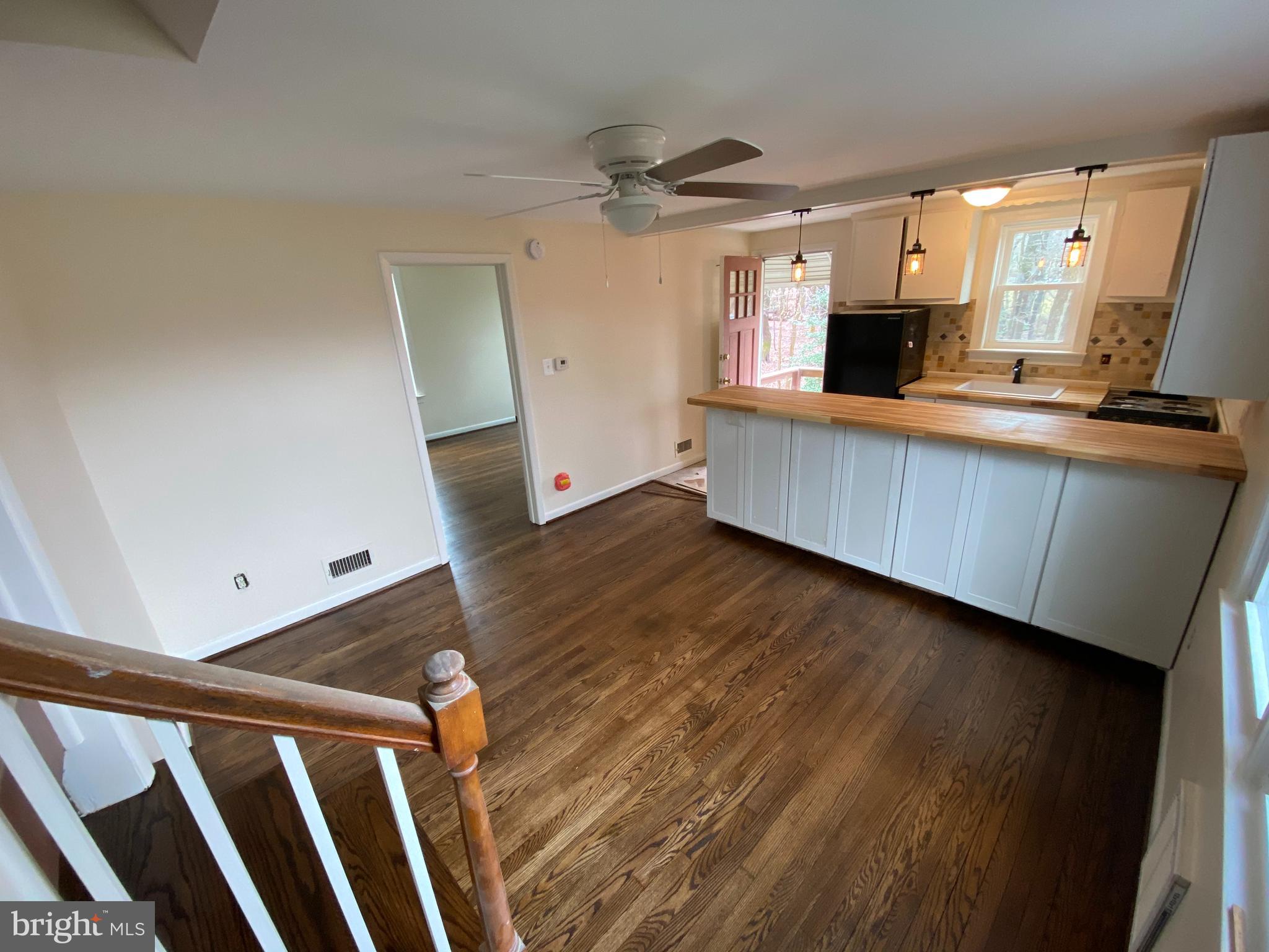 6650 Montgomery Road Elkridge, MD 21075 - Photo 4 of 32 Living / Kit Combo