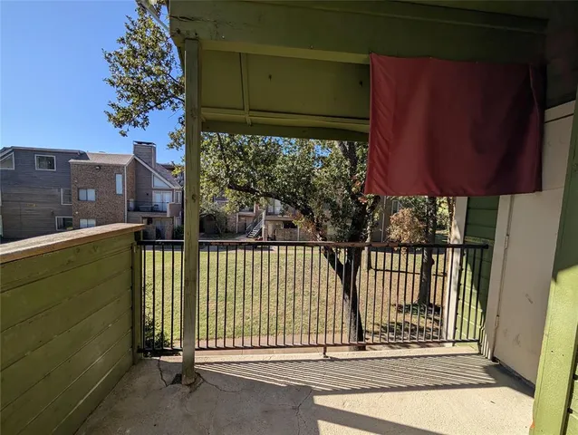 $1,095 | 9833 Walnut Street, Unit Q201, Dallas, TX 75243