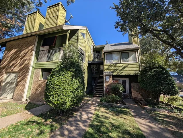 $1,095 | 9833 Walnut Street, Unit Q201, Dallas, TX 75243