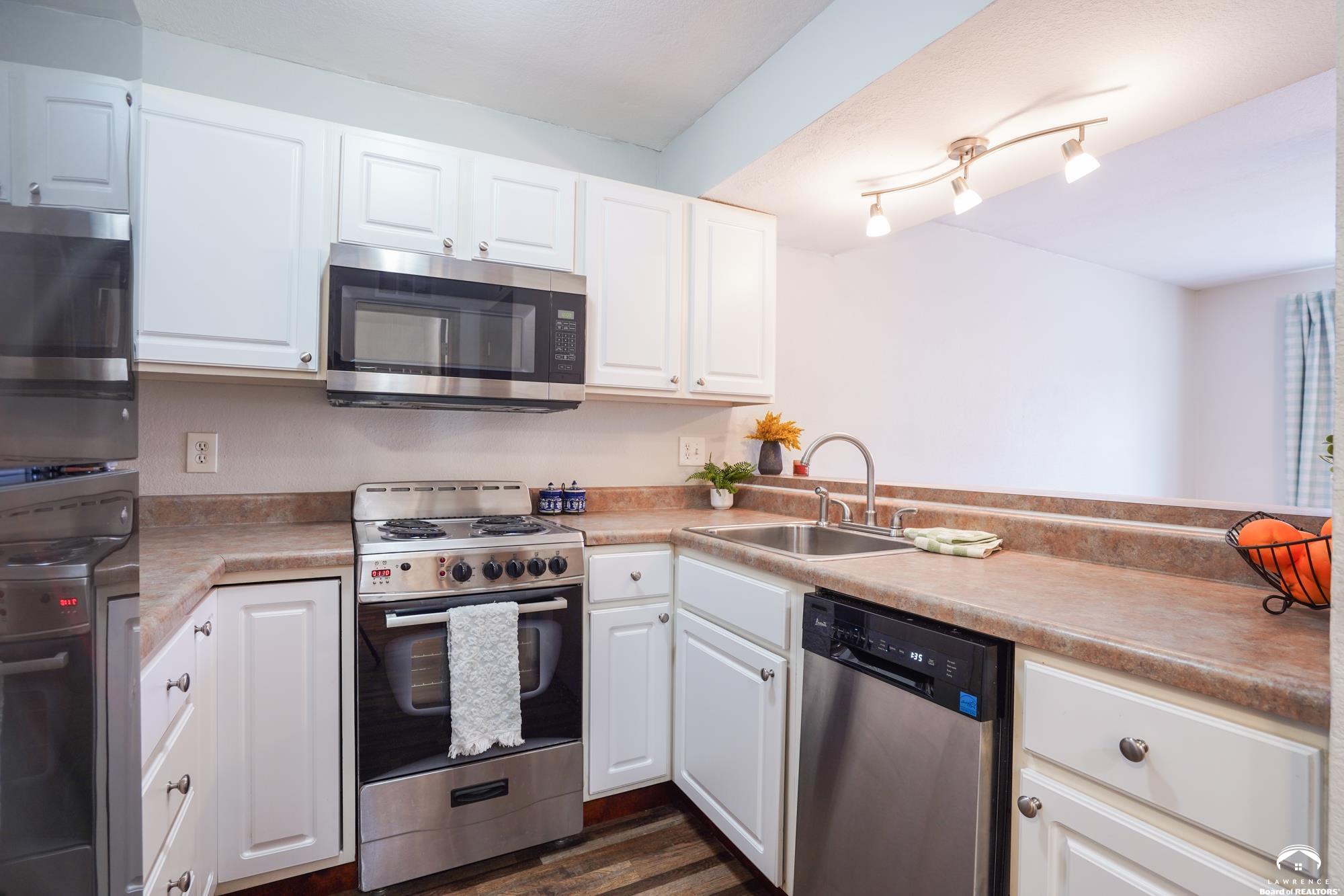 1505 West 25th Court, Unit B7 Lawrence, KS 66046 - Photo 6 of 17