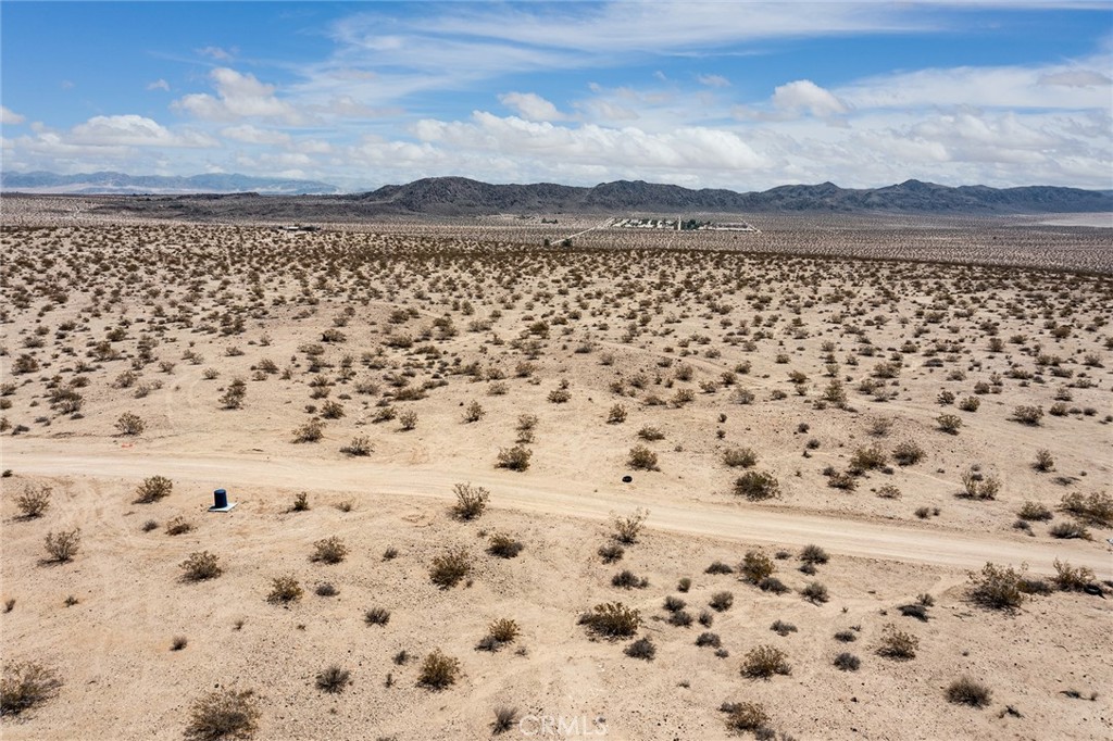 2650 Delaware Avenue Joshua Tree, CA 92252 - Photo 14 of 18 a view of lake and mountain