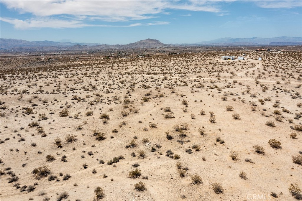 2650 Delaware Avenue Joshua Tree, CA 92252 - Photo 16 of 18 a view of a pathway