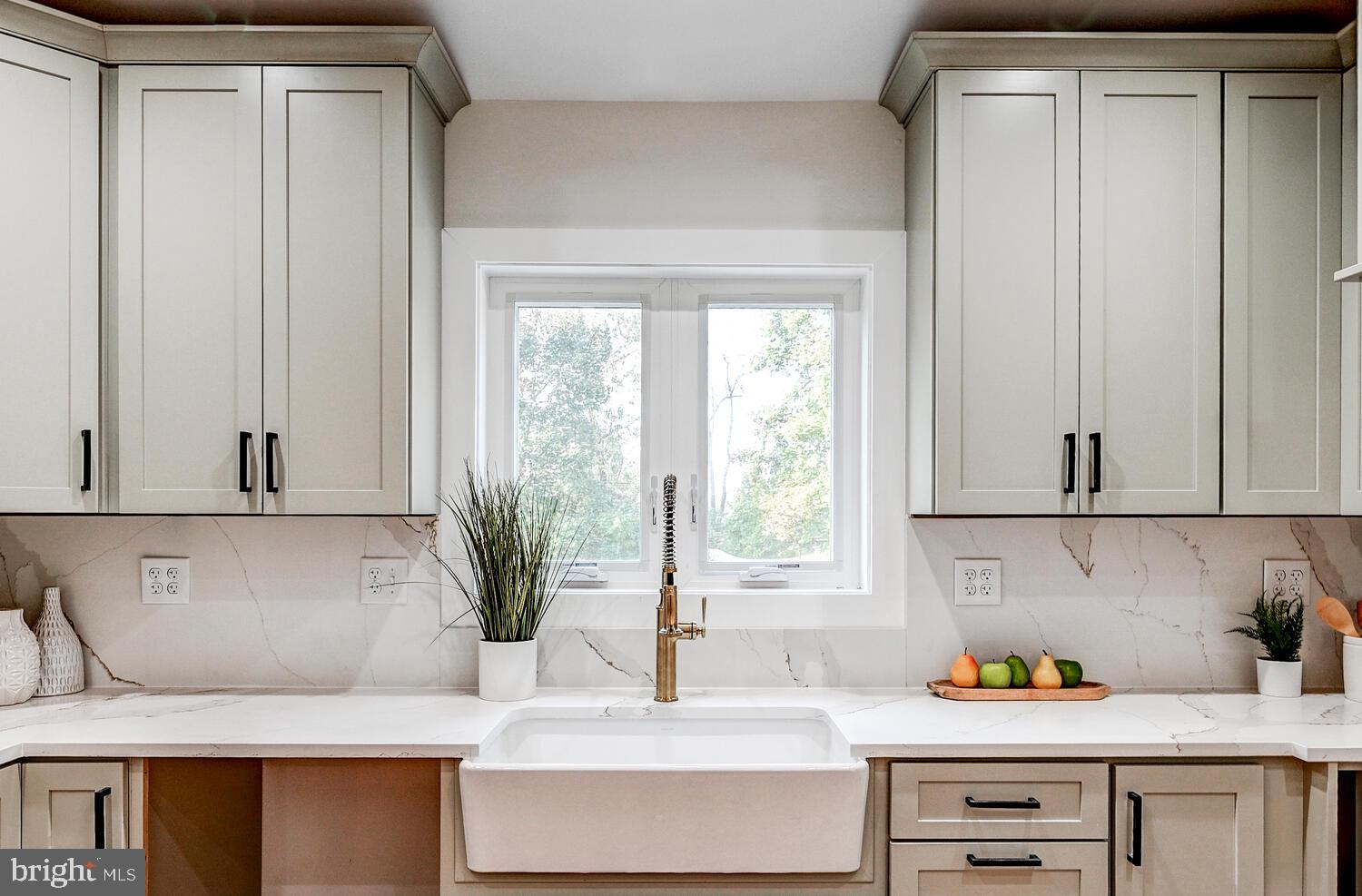 548 Hampton Lane Towson, MD 21286 - Photo 14 of 52