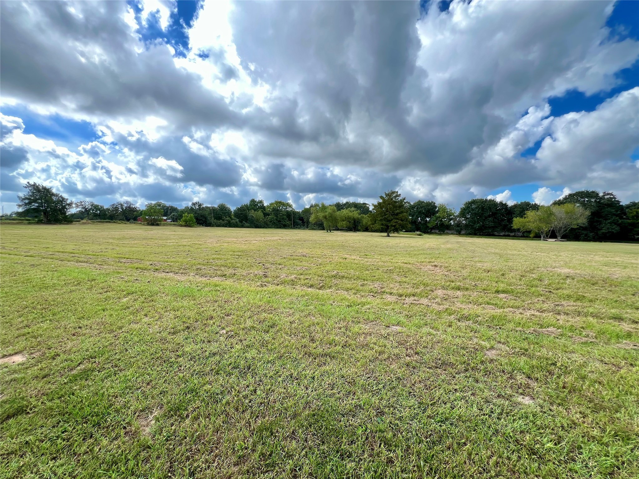 1195 B Track Road New Ulm, TX 78950 - Photo 2 of 18 a view of an ocean