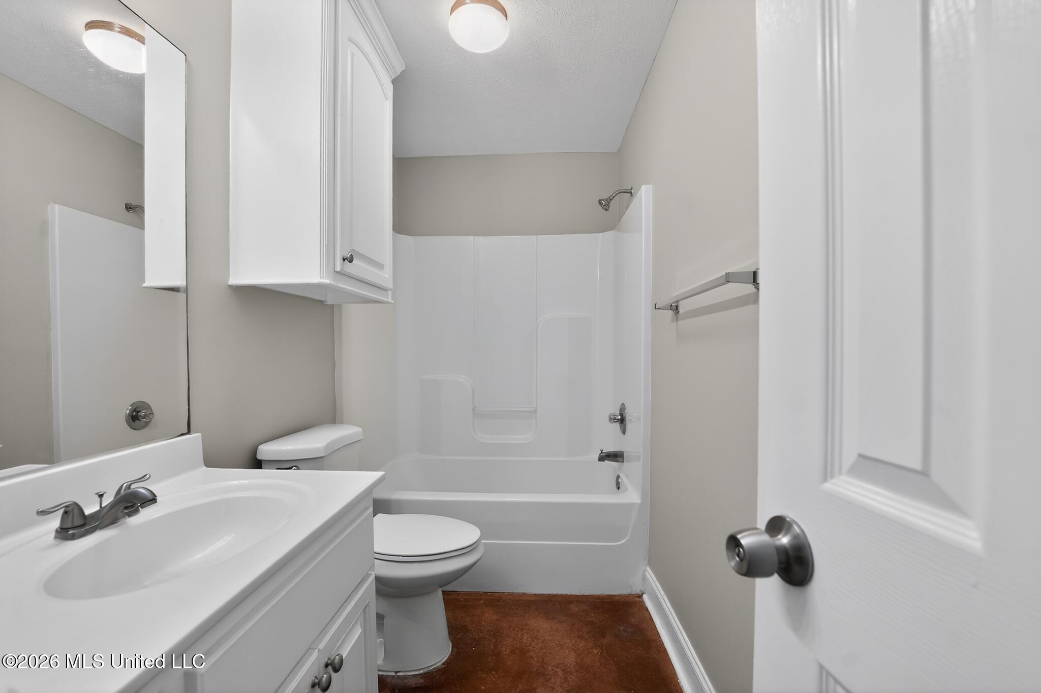 215 David Street Pearl, MS 39208 - Photo 13 of 15 15_215_David_St-Bathroom-7586