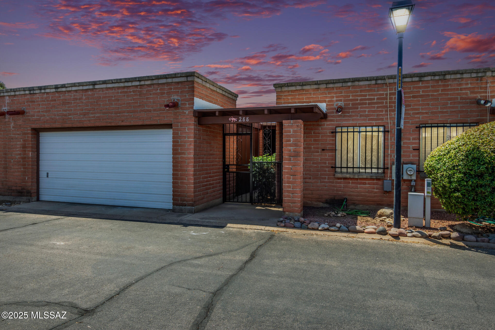 288 East Root Way Tucson, AZ 85705 - Photo 1 of 34