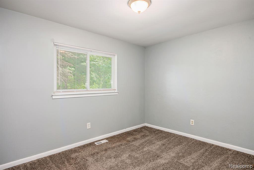 35247 Wick Road Romulus, MI 48174 - Photo 10 of 34