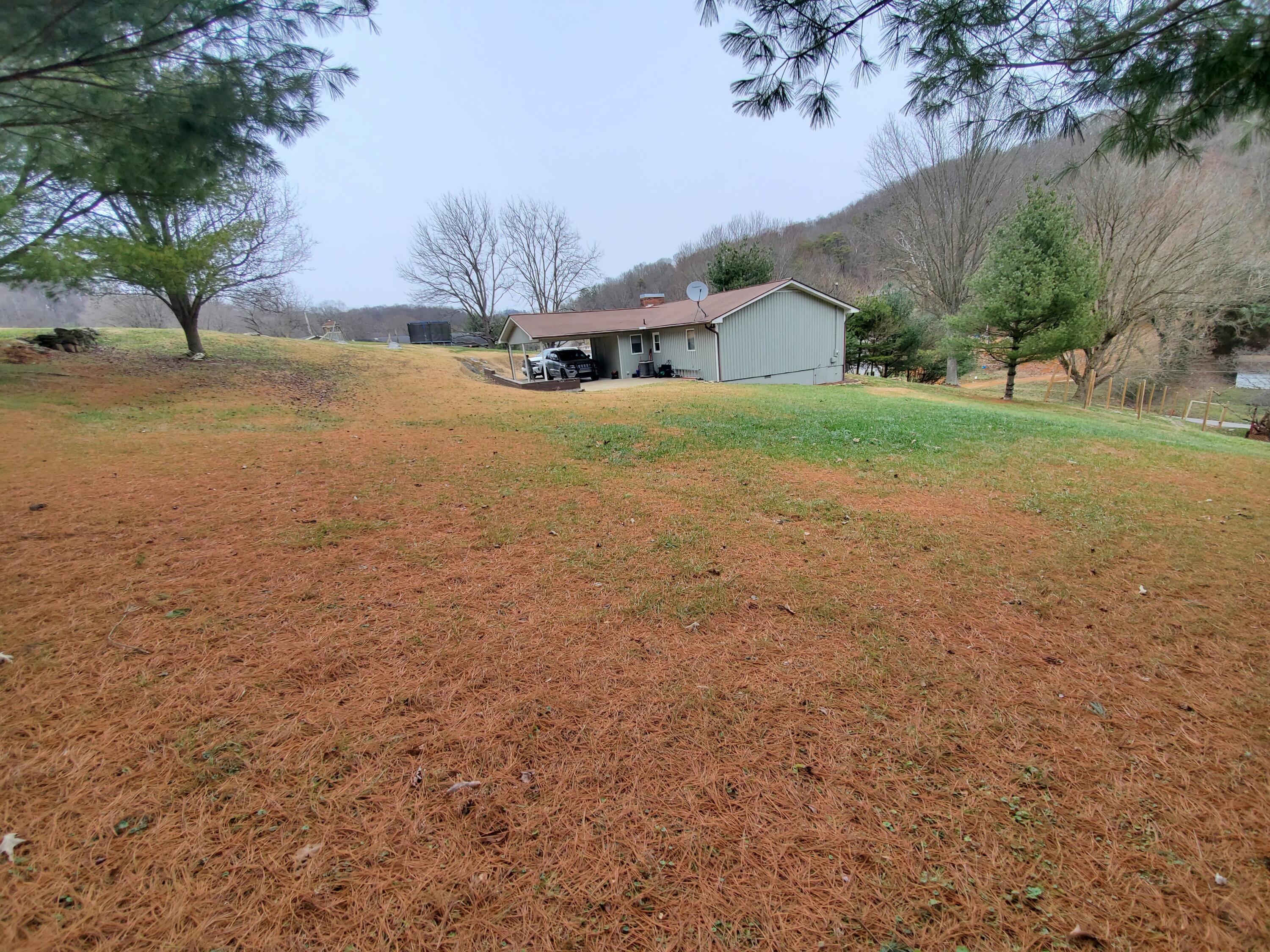 322 Lucy Road Kingsport, TN 37660 - Photo 3 of 23 20220115_150031