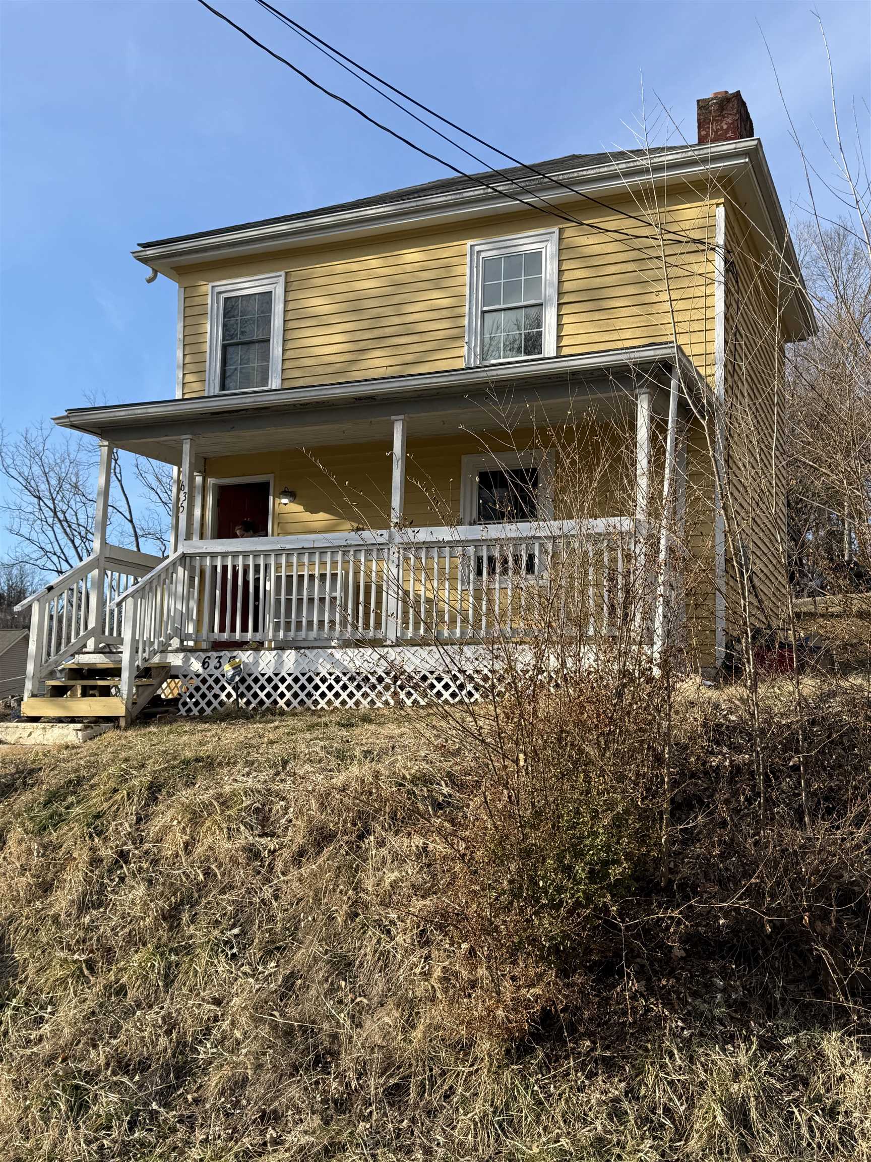 635-633 Stuart Street Staunton, VA 24401 - Photo 2 of 41 a front view of a house with garden