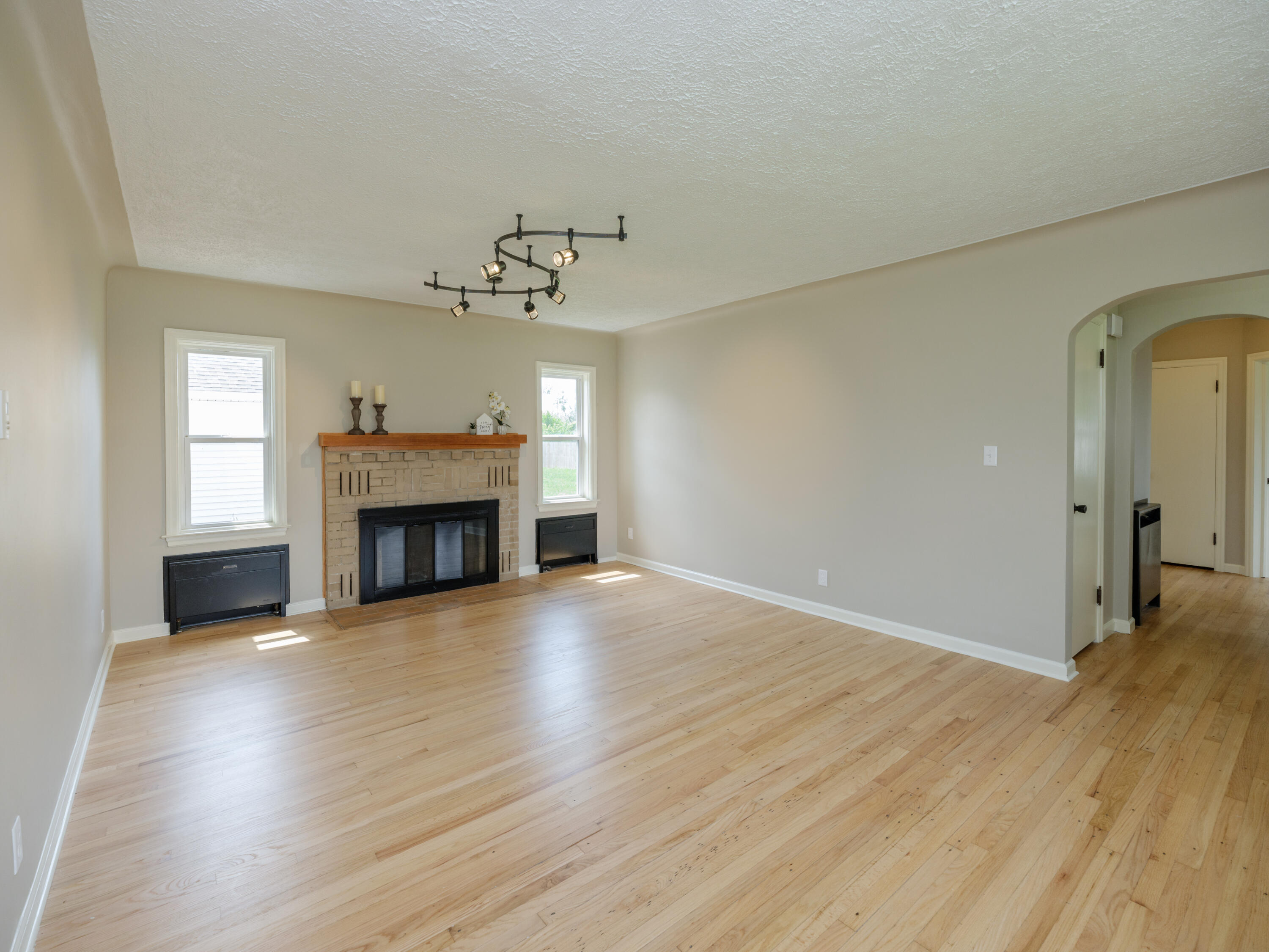 213 Schuring Rd-104