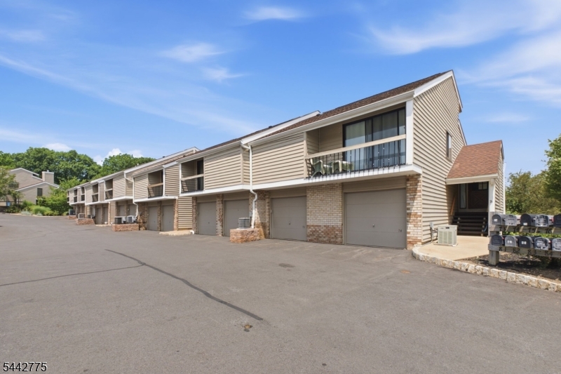 77 Overlook Drive Clinton, NJ 08809 - Photo 2 of 33