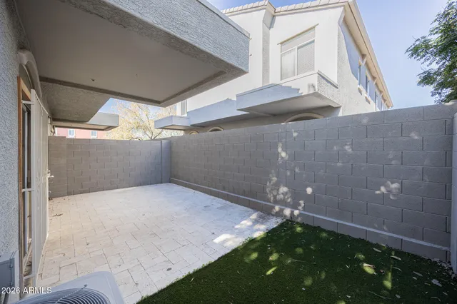 a view of empty room with front door