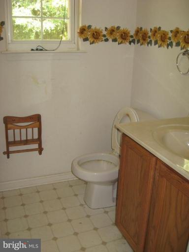 563 Leeds Road Elkton, MD 21921 - Photo 13 of 23 1st floor powder room
