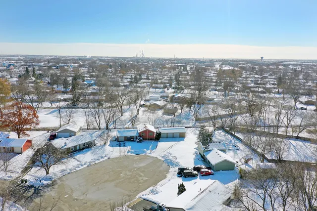 $400,000 | 131 Monticello Circle, Bolingbrook, IL 60440