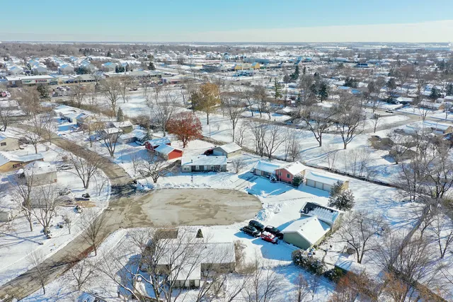 $400,000 | 131 Monticello Circle, Bolingbrook, IL 60440