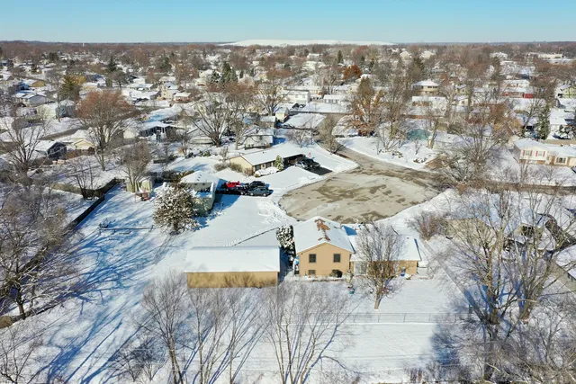 $400,000 | 131 Monticello Circle, Bolingbrook, IL 60440