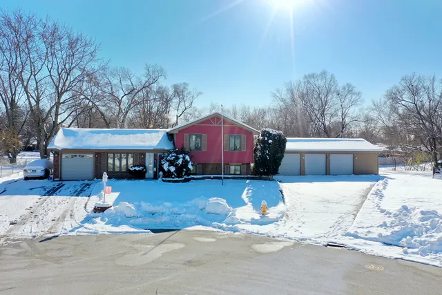 $400,000 | 131 Monticello Circle, Bolingbrook, IL 60440