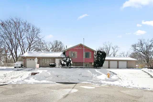 $400,000 | 131 Monticello Circle, Bolingbrook, IL 60440
