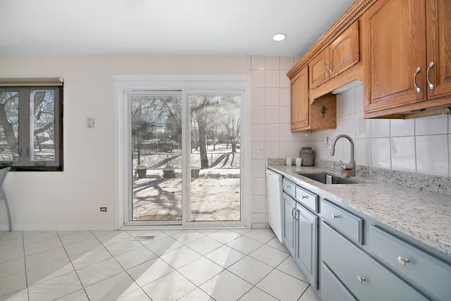 $400,000 | 131 Monticello Circle, Bolingbrook, IL 60440