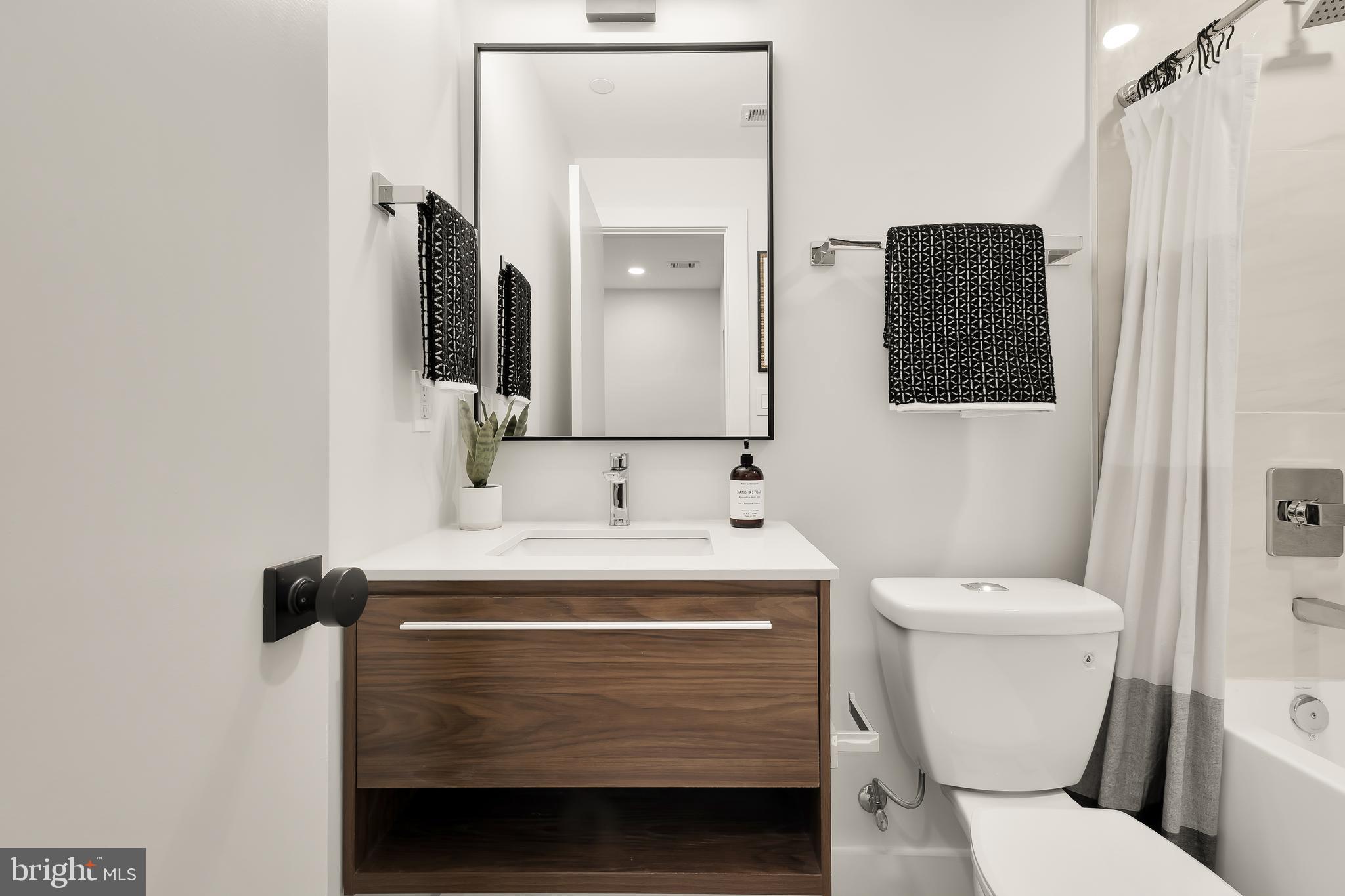 3934 14th Street Northwest, Unit D Washington, DC 20011 - Photo 7 of 9