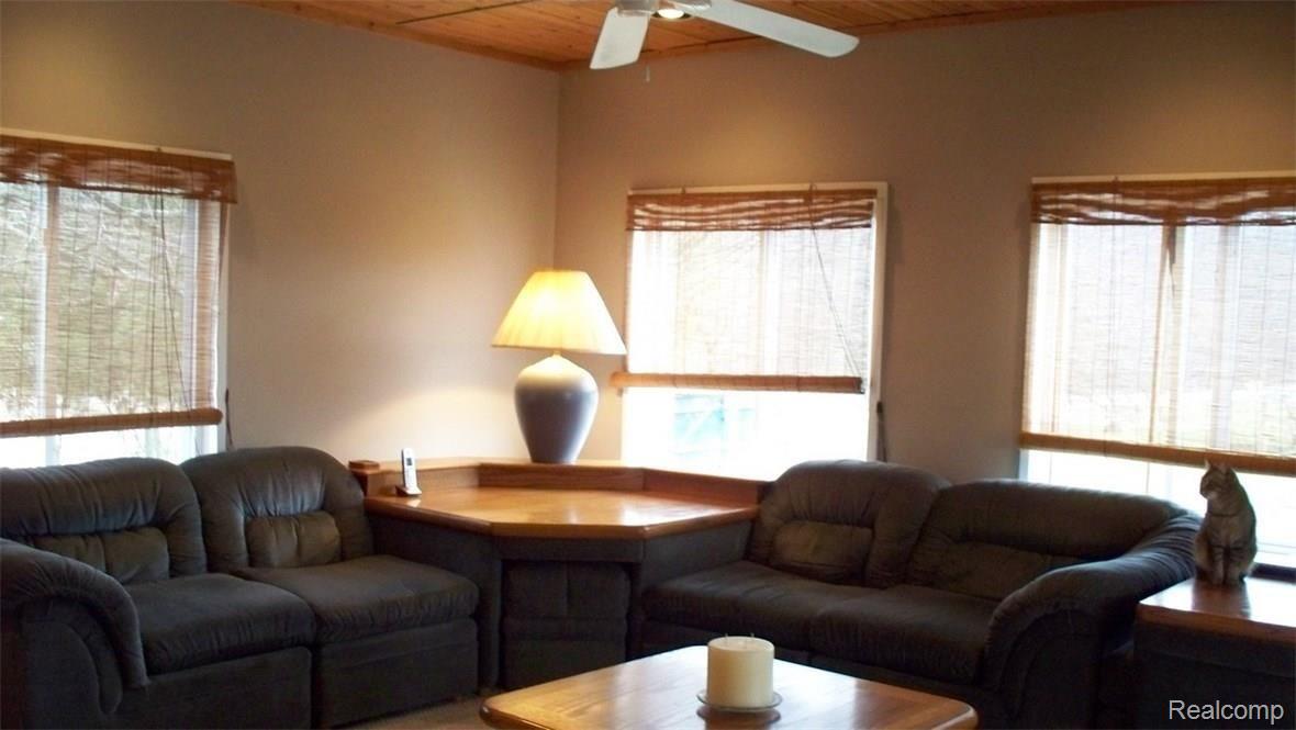 2820 South Elba Road Lapeer, MI 48446 - Photo 14 of 52 100_0703.jpg