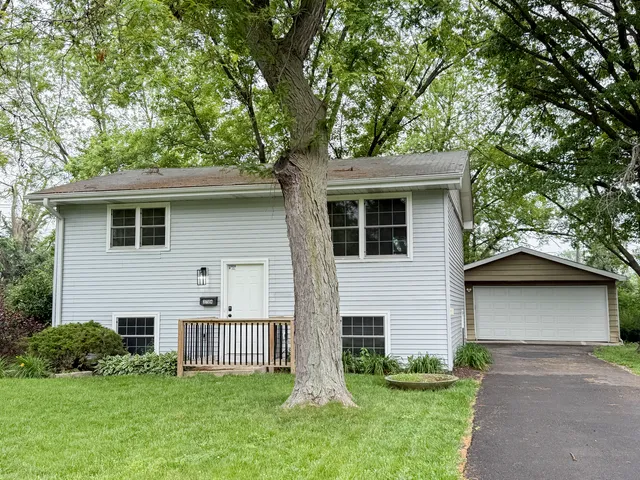 a view of front of house with a yard