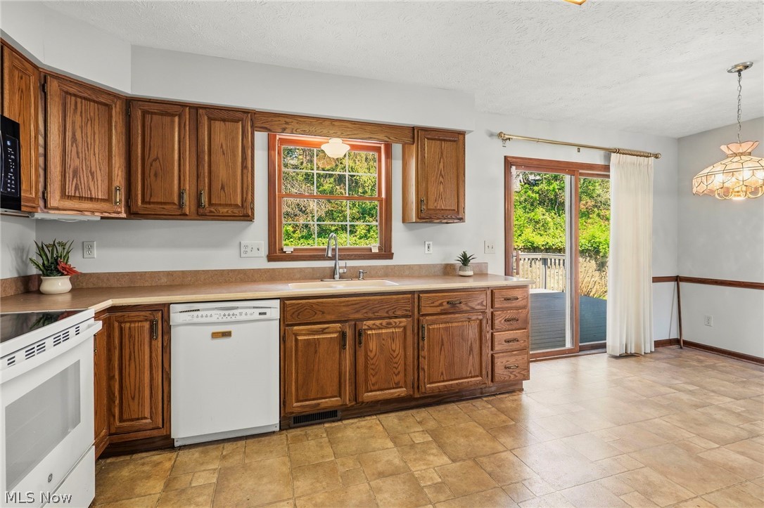5347 Ashby Street Northwest Canton, OH 44708 - Photo 26 of 46 Kitchen with ample cabinets and counter space