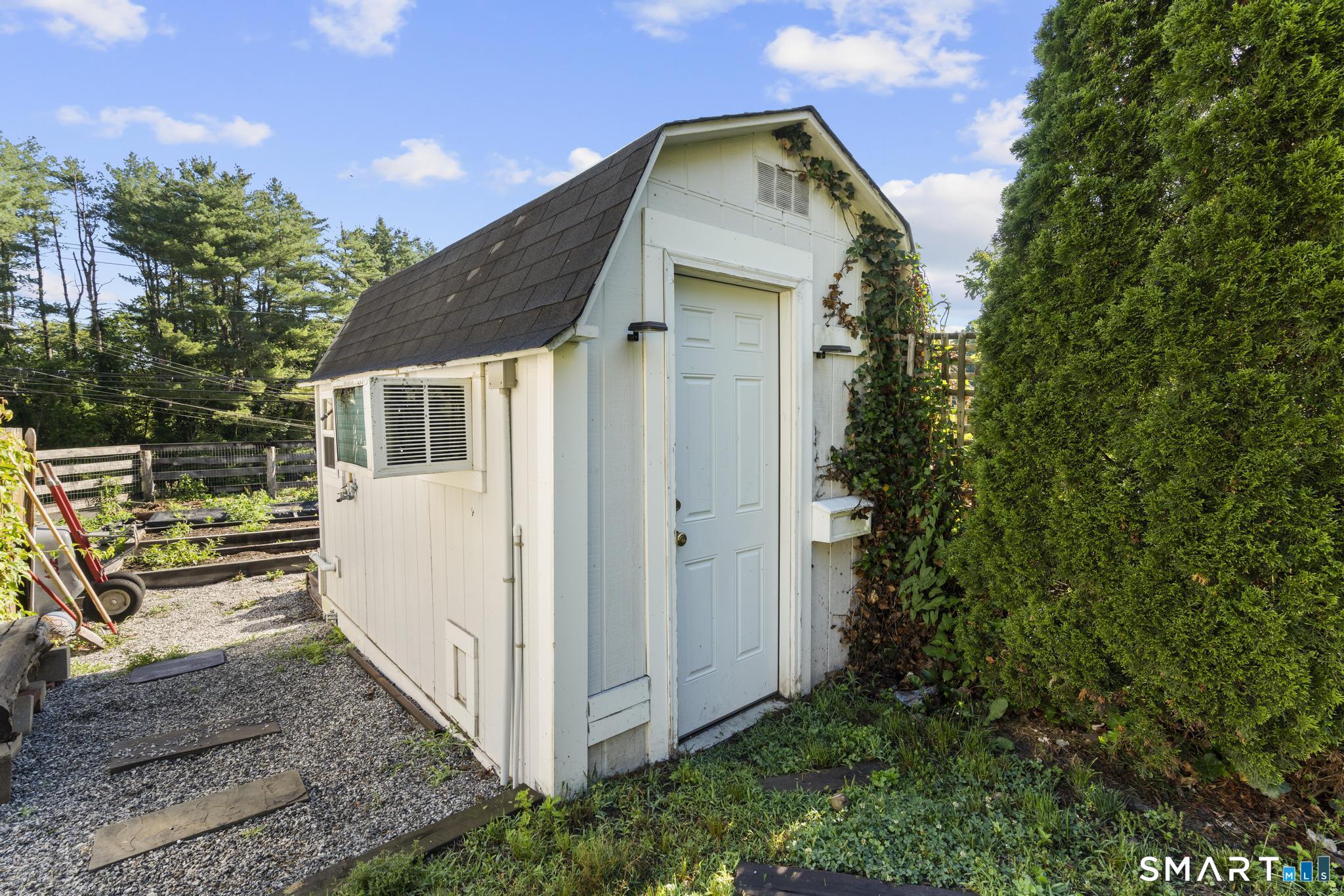 259 Peck Hill Road Woodbridge, CT 06525 - Photo 11 of 33