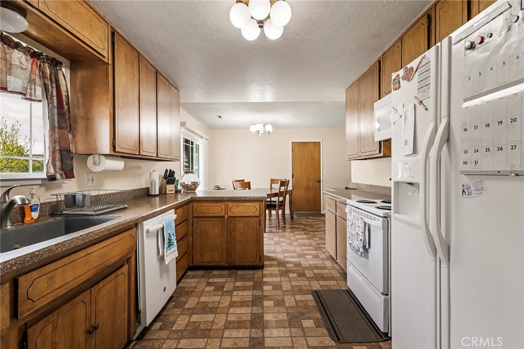 295 Chestnut Avenue Red Bluff, CA 96080 - Photo 11 of 33