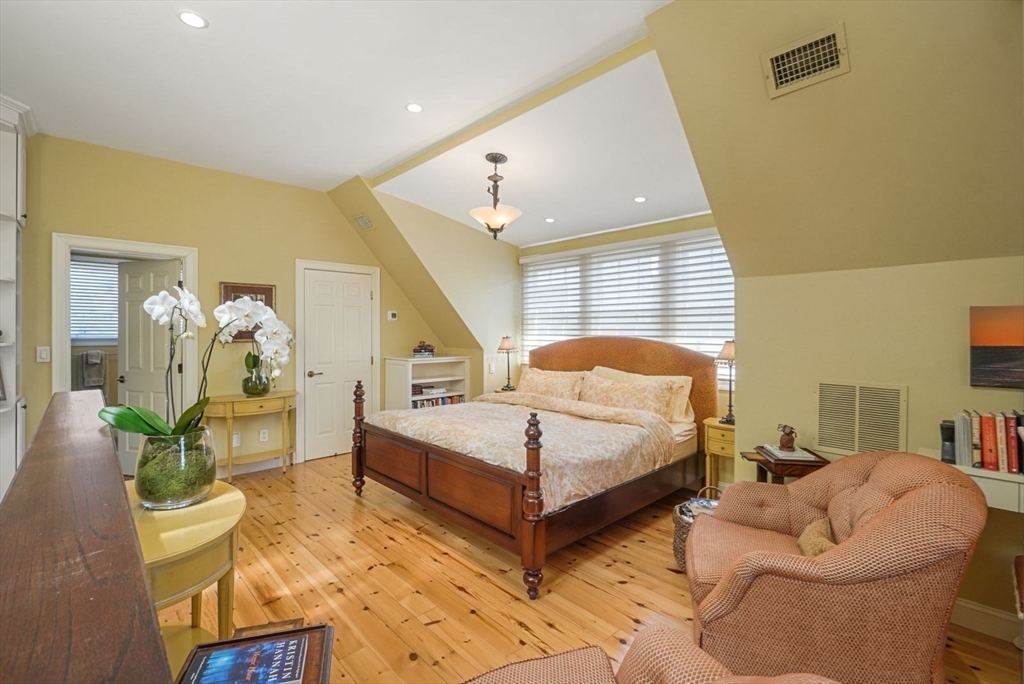 65 Rutherford Avenue Boston, MA 02129 - Photo 7 of 25 a bedroom with a bed and a potted plant