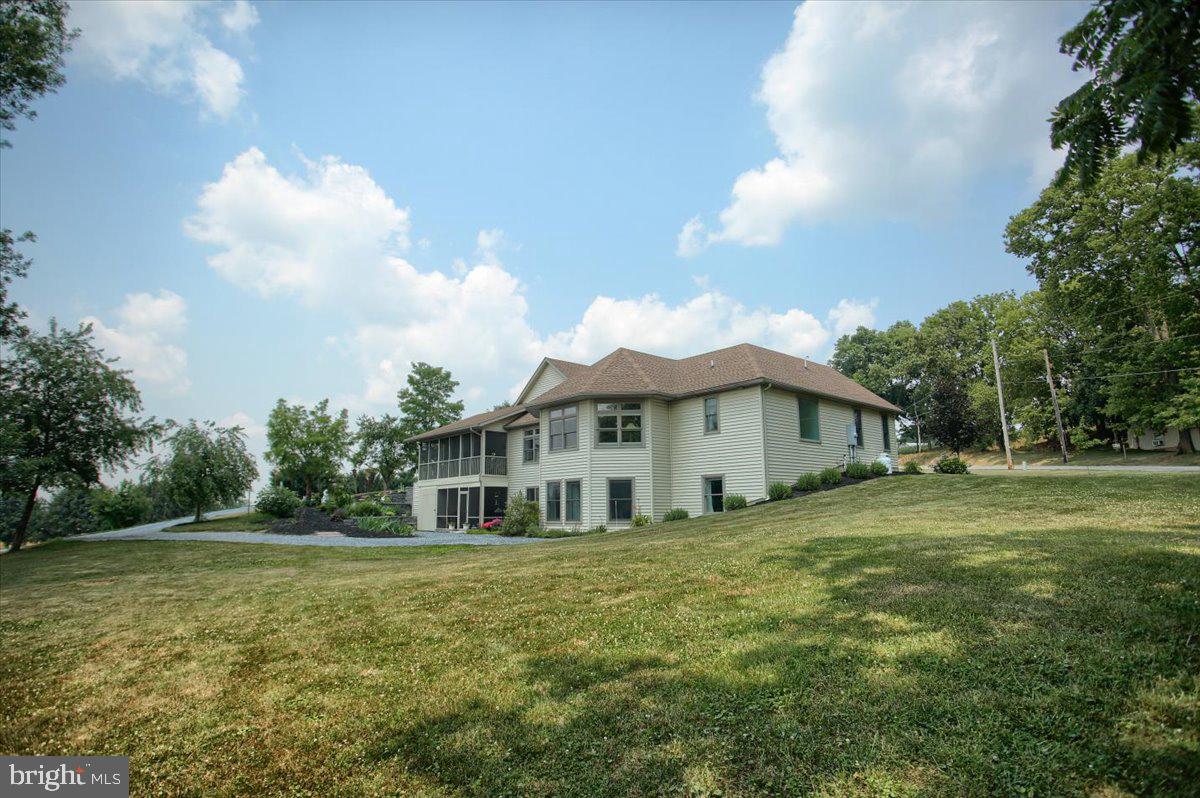 30 West Risser Mill Road Mount Joy, PA 17552 - Photo 4 of 67