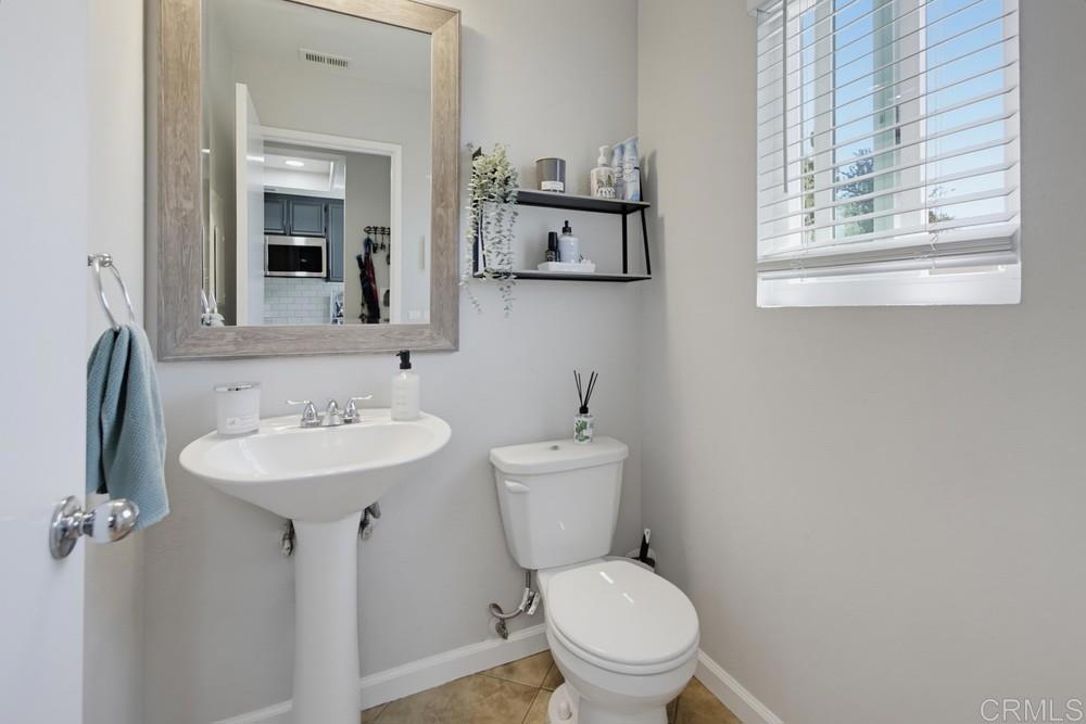 2373 Kings View Circle Spring Valley, CA 91977 - Photo 9 of 32 Gallery Image 9
