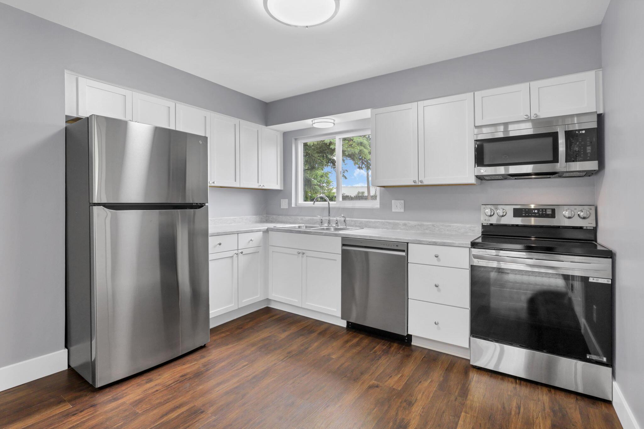 473 Smith Road Columbus, OH 43228 - Photo 3 of 45 Kitchen