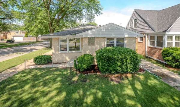 $320,000 | 1944 South 15th Avenue, Broadview, IL 60155