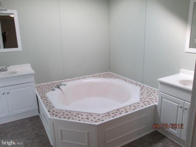 8205 Burr Hill Road Rhoadesville, VA 22542 - Photo 11 of 20 Bath (Master)
