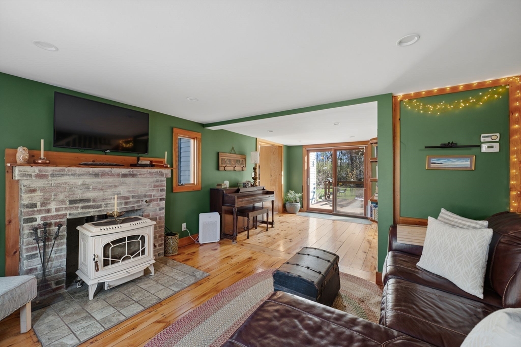 408 Central Street Rowley, MA 01969 - Photo 11 of 41