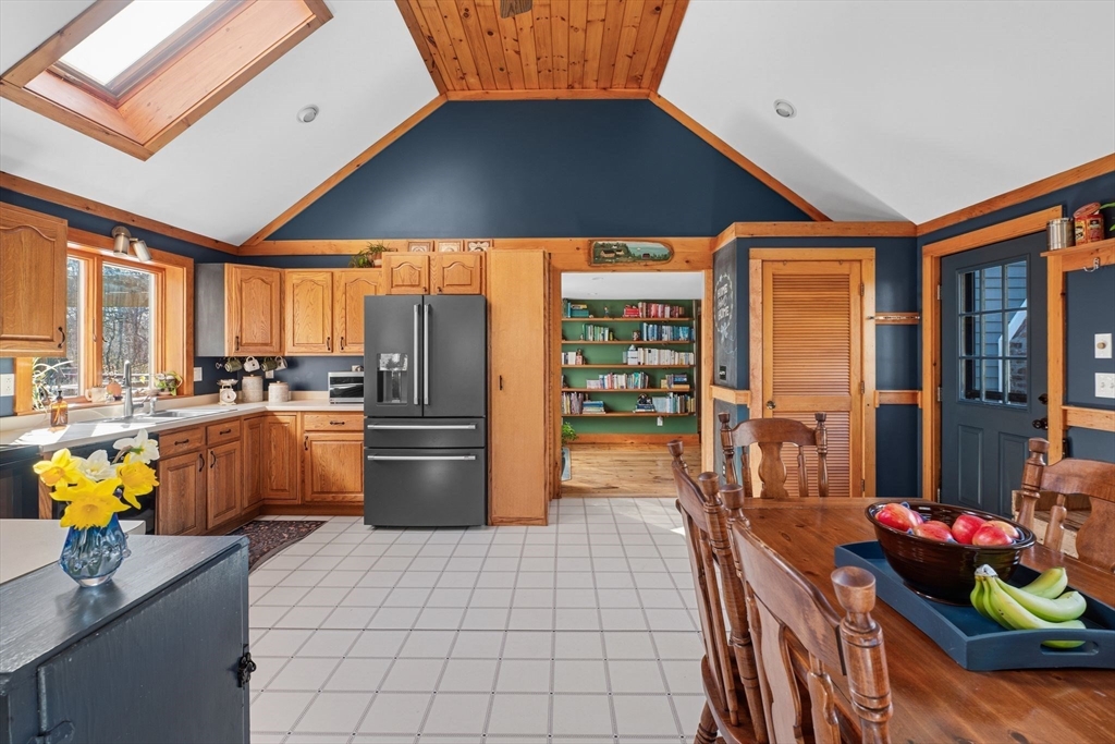 408 Central Street Rowley, MA 01969 - Photo 4 of 41