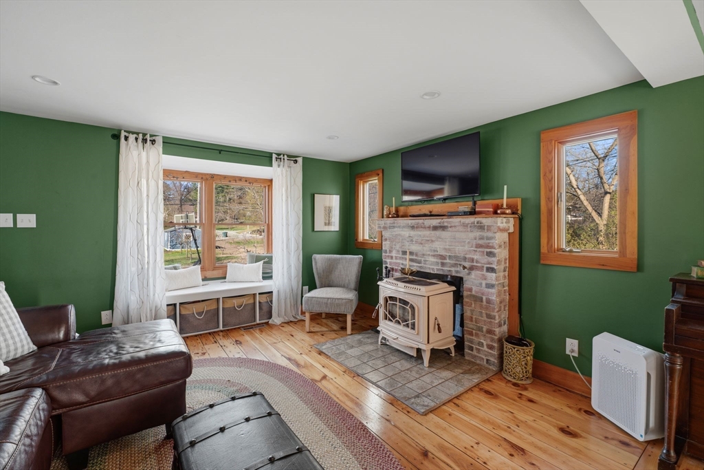408 Central Street Rowley, MA 01969 - Photo 10 of 41