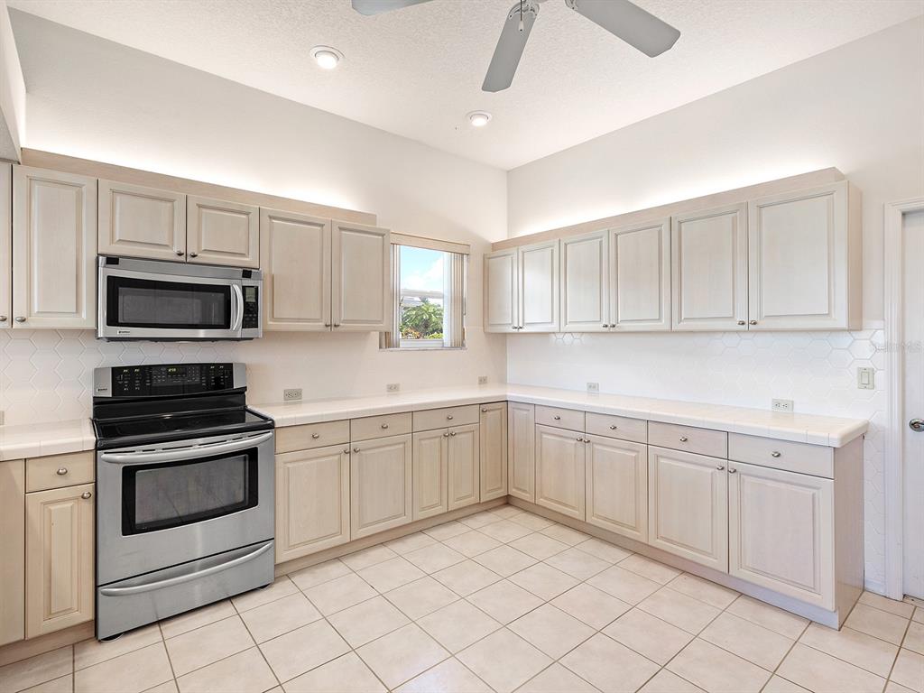 643 Crossfield Circle, Unit 13 Venice, FL 34293 - Photo 8 of 45