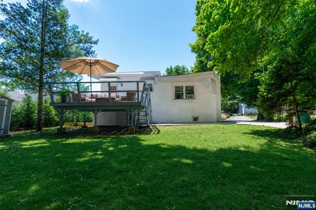 221 Lakeview Drive Ridgewood, NJ 07450 - Photo 23 of 35