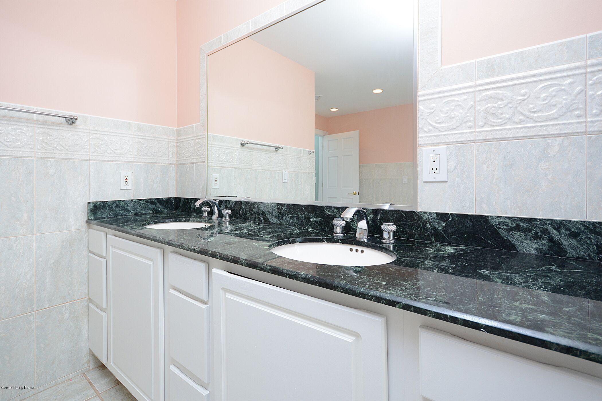 1901 Heaton Road Louisville, KY 40216 - Photo 17 of 36 MASTER BATH