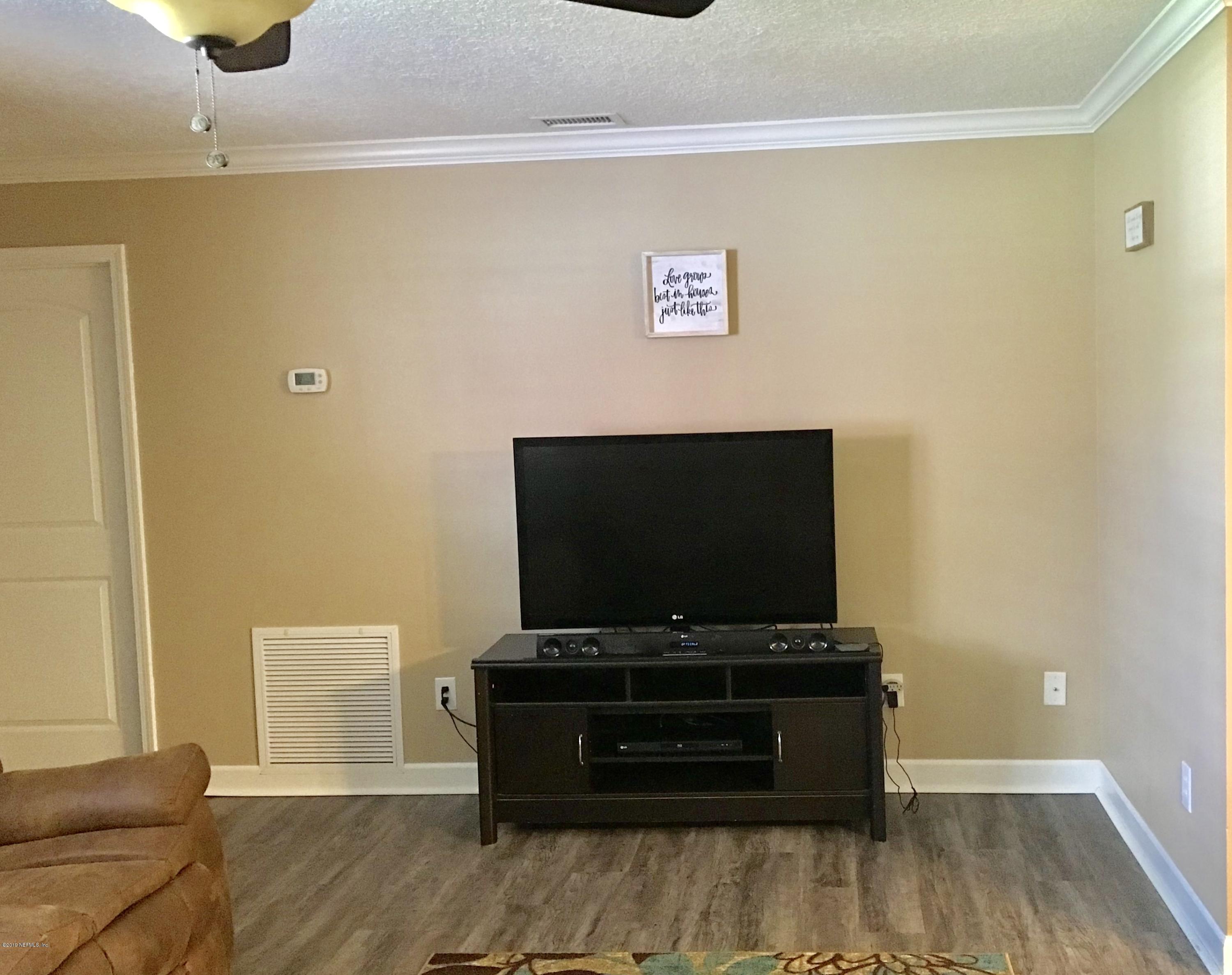 135 Park Road Interlachen, FL 32148 - Photo 4 of 19 Living room