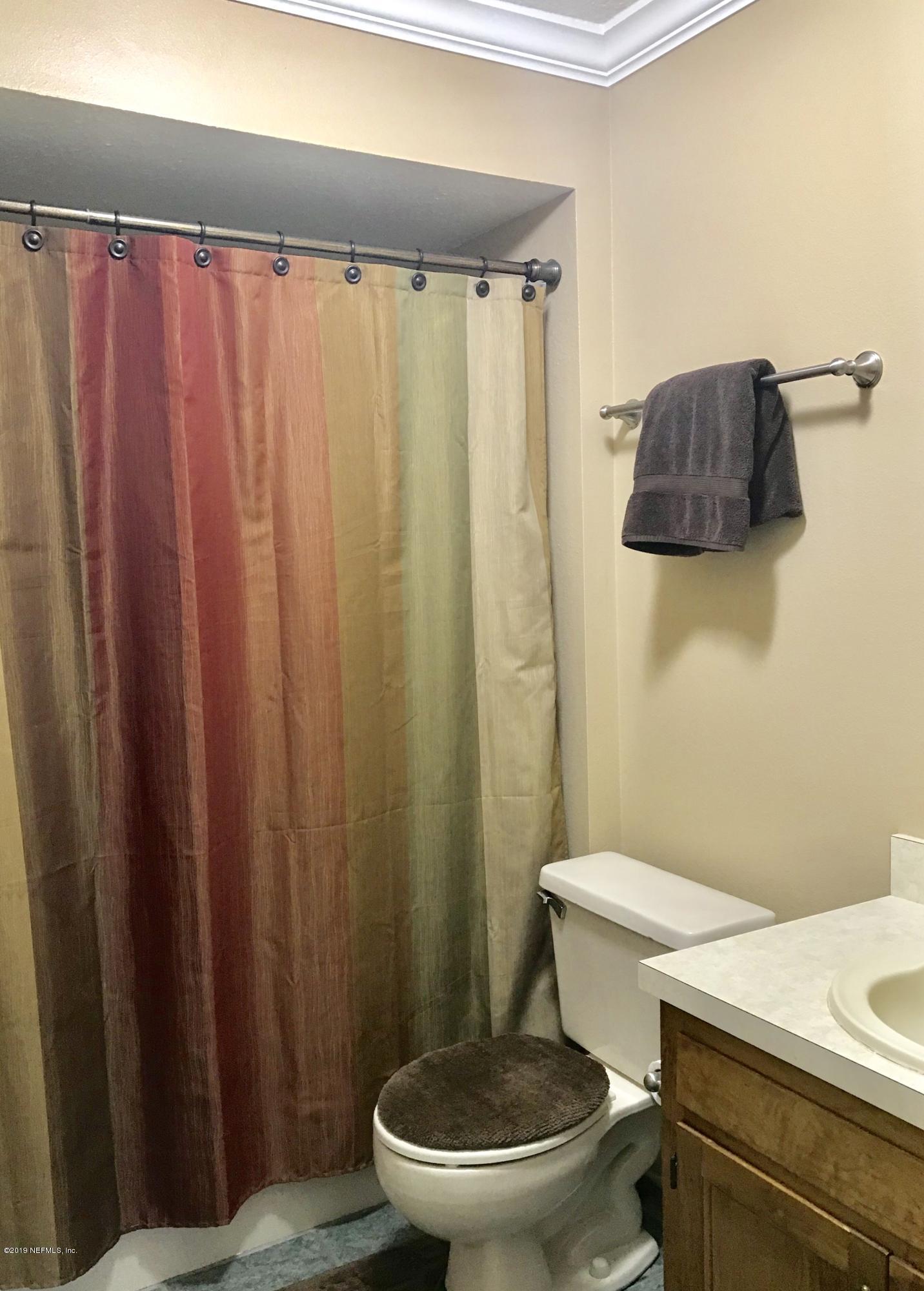 135 Park Road Interlachen, FL 32148 - Photo 6 of 19 Guest bathroom